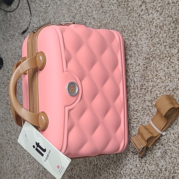 it luggage Makeup It Luggage Vanity Case Poshmark